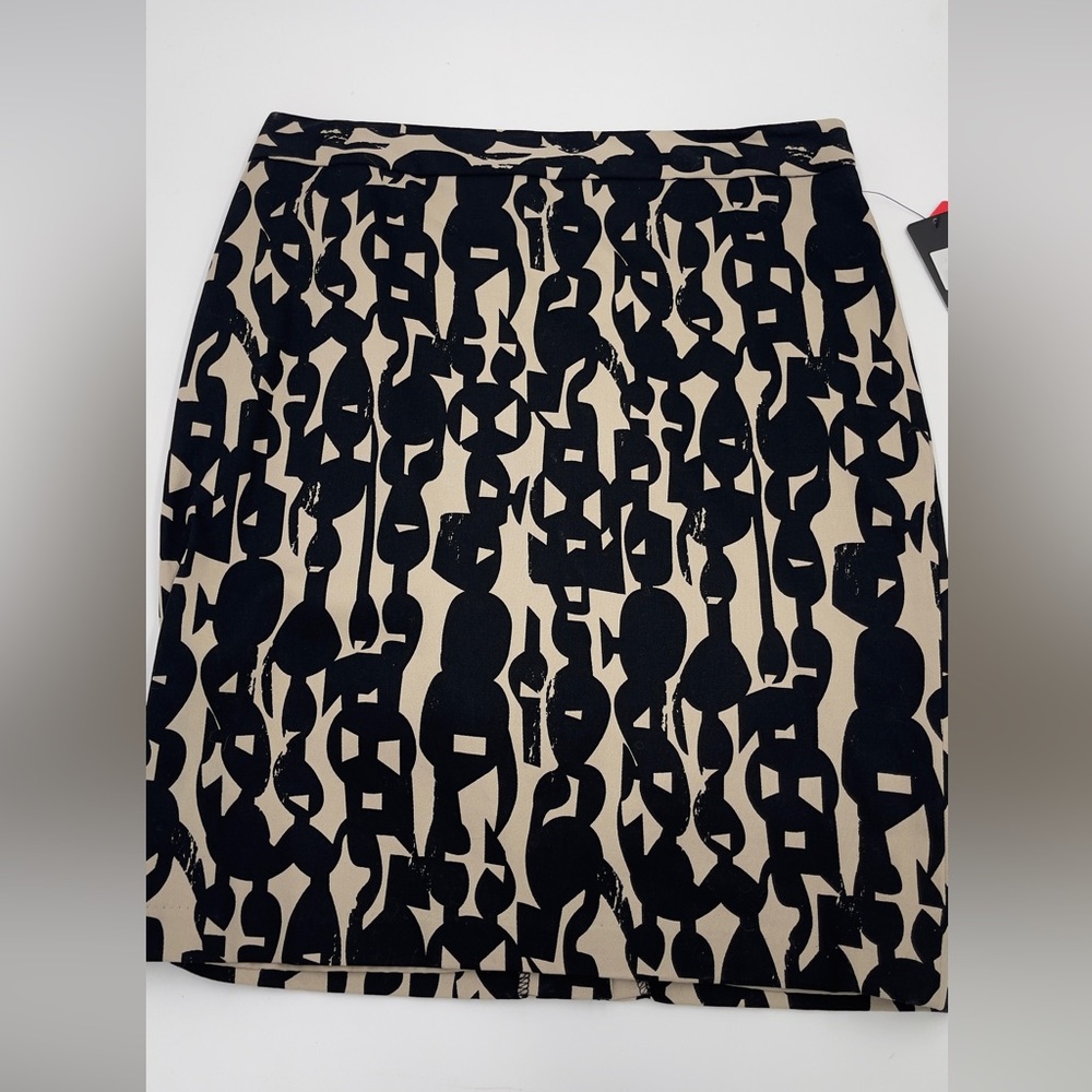Dalia Collection Modern Fit Brand new black and cream color Sits below the waist